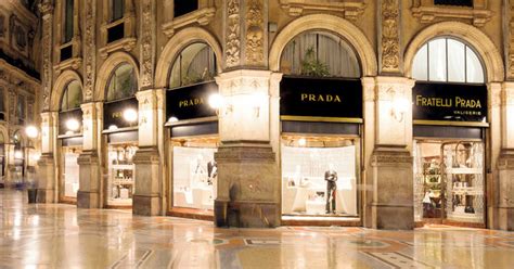 primeira loja prada|prada loja de moda.